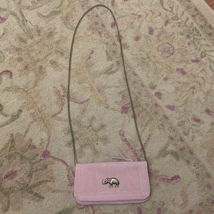 Clutch with elephant hardware